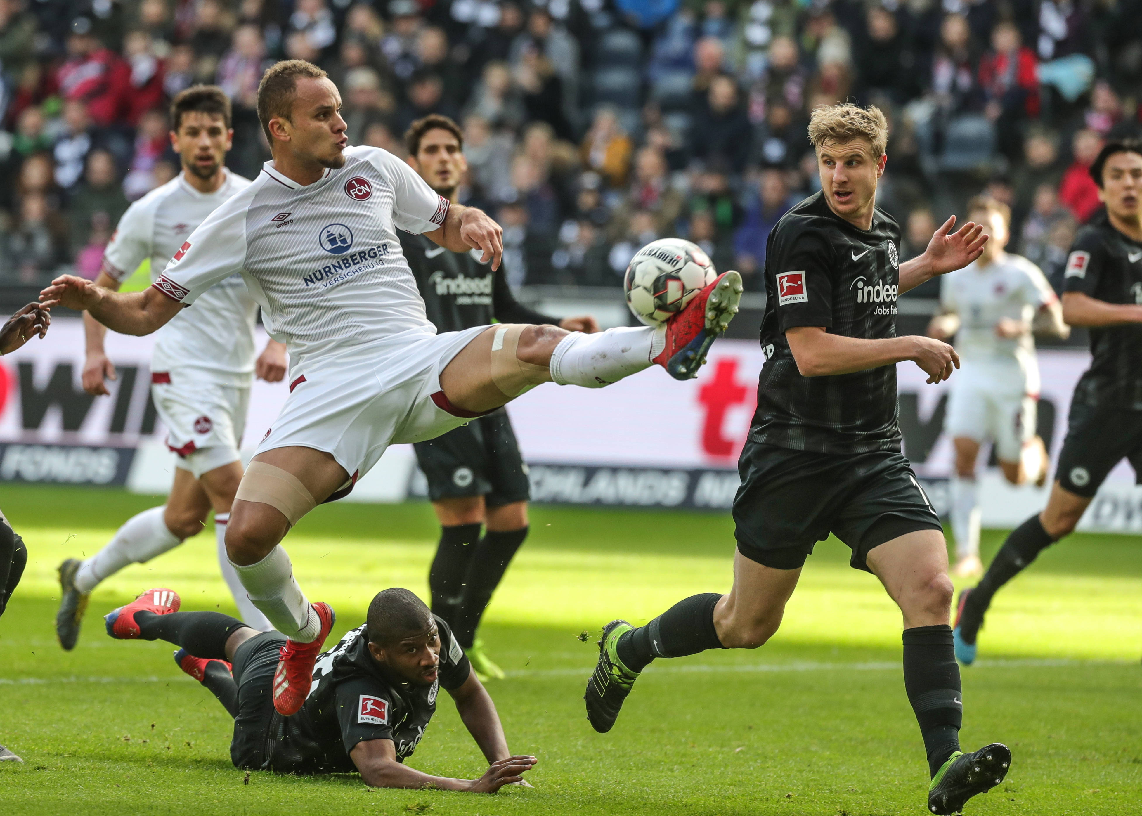 贺希宁中路强突 强对抗后高打板命中