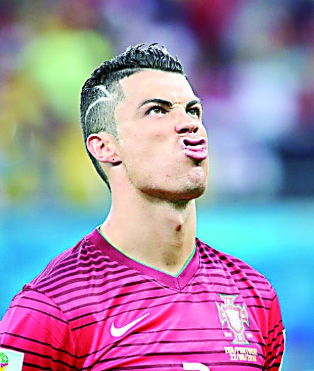 足坛一夜综述！巴萨3-2皇马，曼联1-2出局，国米丢分，拜仁8-1